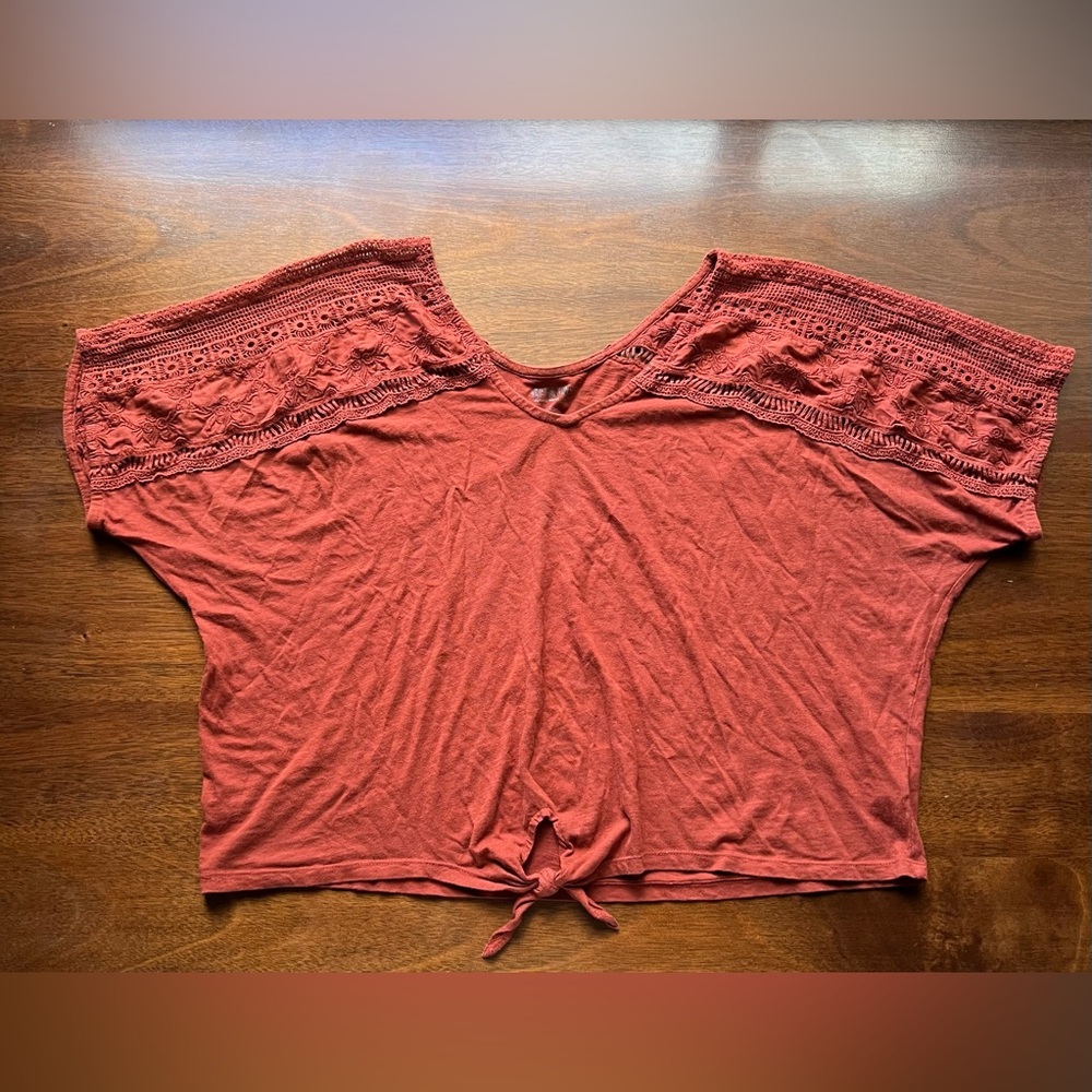 Orange Shyanne top, gently used, xl, burnt orange, has a tie in the front.